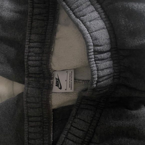 Women’s Nike sweatpant - Picture 3 of 4